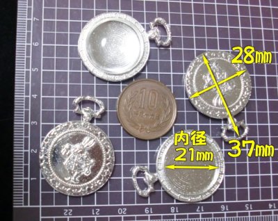 画像2:  懐中時計型台座（うさぎ・小）　2個セット